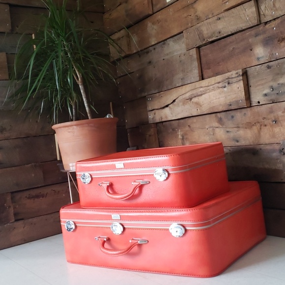 amelia earhart luggage set